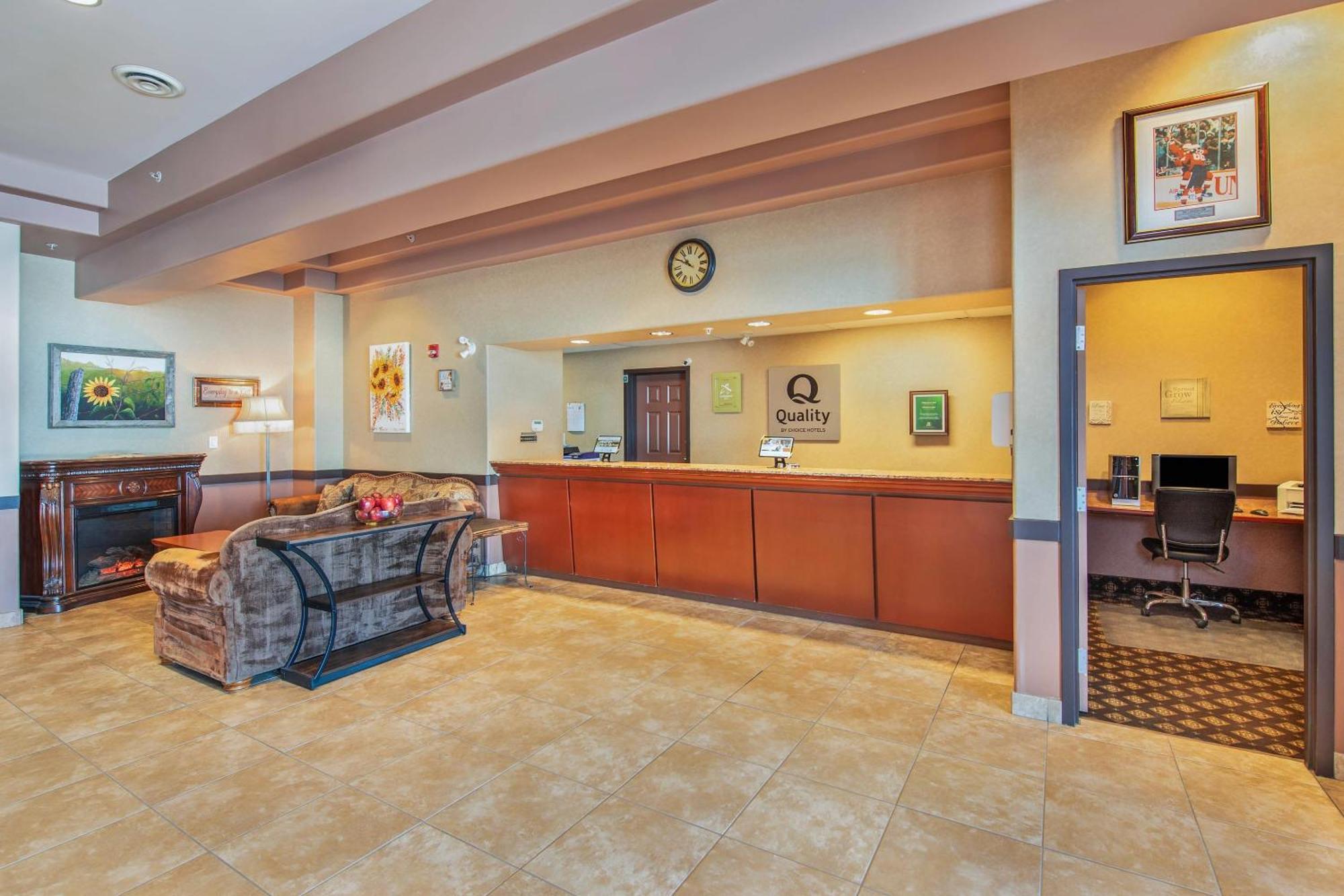 Quality Inn & Suites Lethbridge Exterior foto